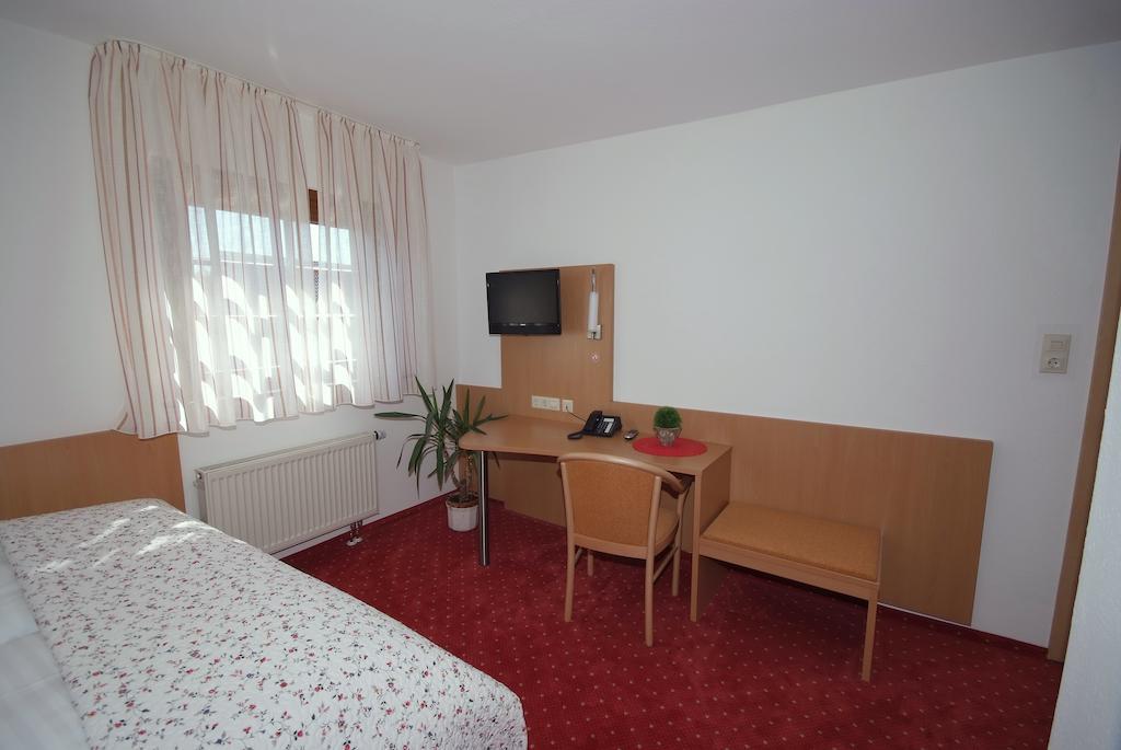Loewen Hotel & Restaurant Wendlingen am Neckar Δωμάτιο φωτογραφία