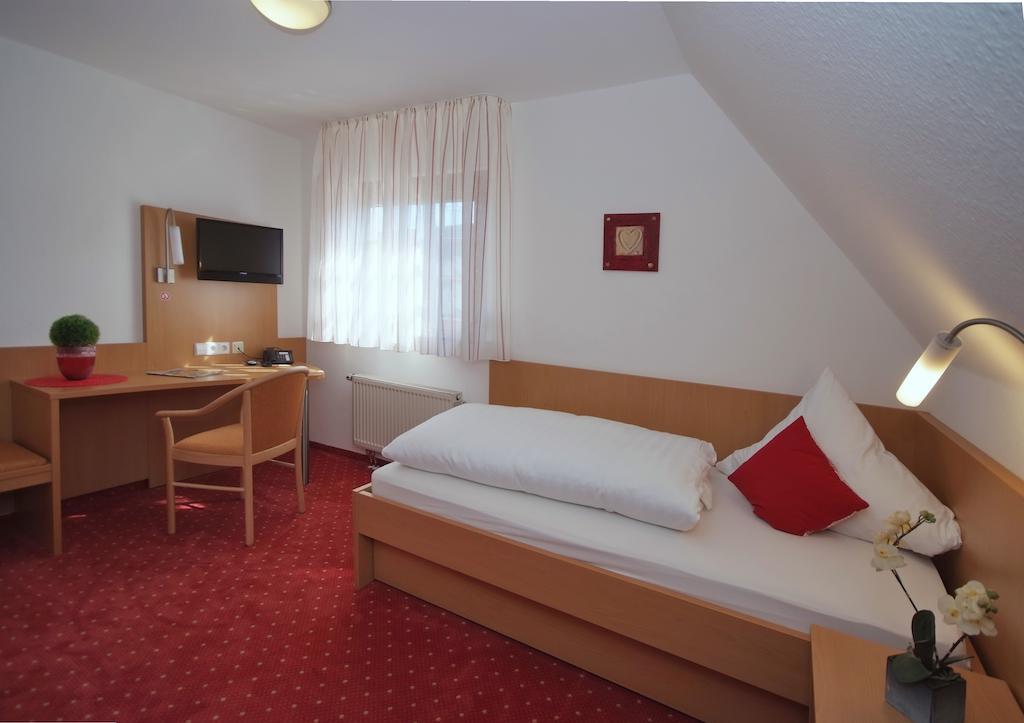 Loewen Hotel & Restaurant Wendlingen am Neckar Δωμάτιο φωτογραφία